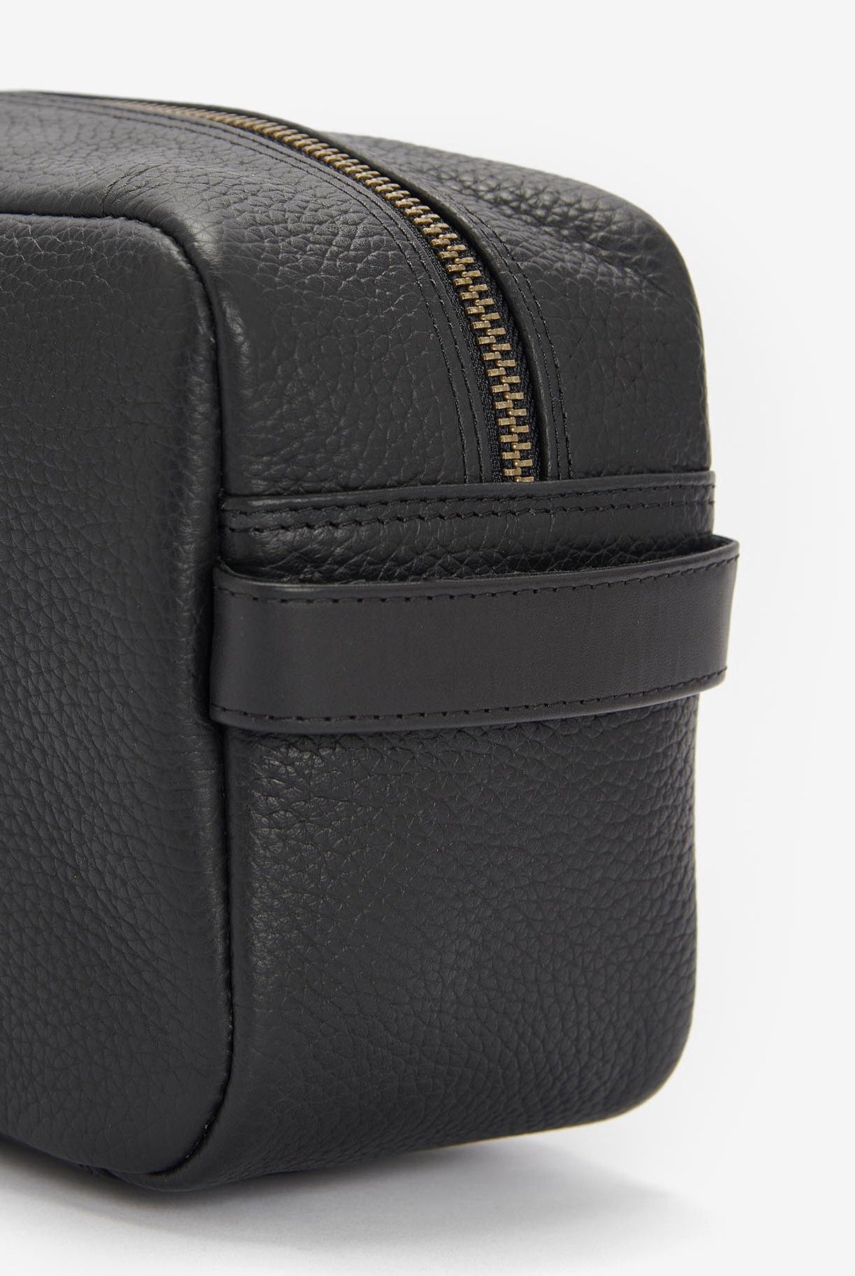 Barbour Highgate Leather Washbag - Black MAC0422_BK11_OS