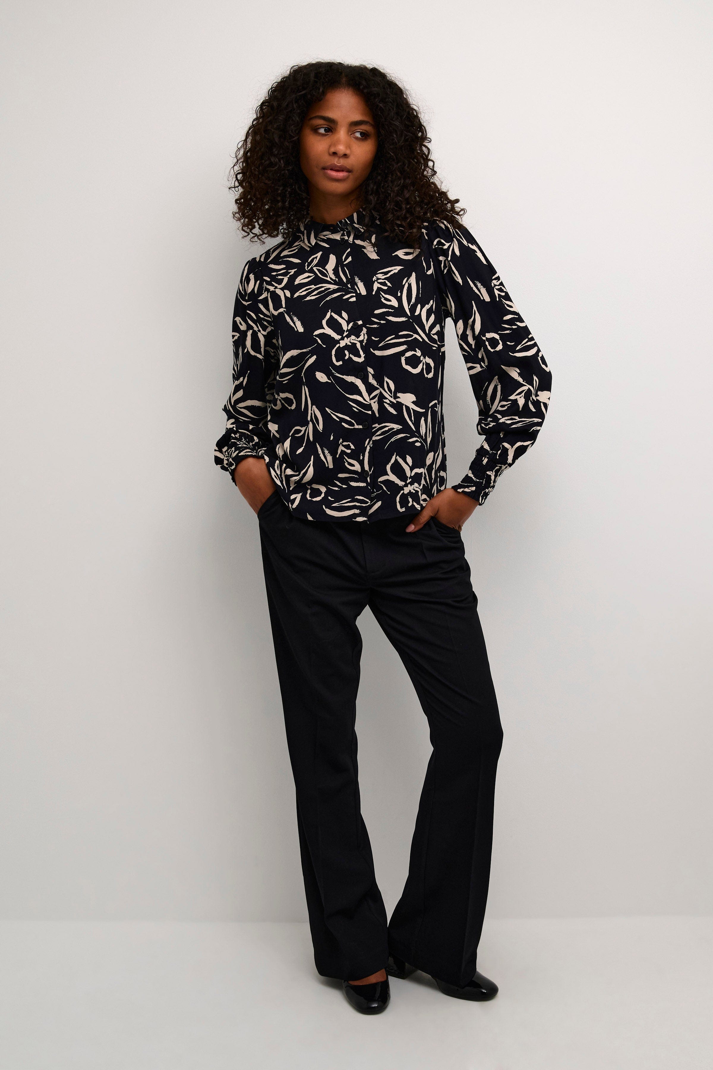 Kaffe Forrest Printed Shirt - Black/Sand Painted Flower