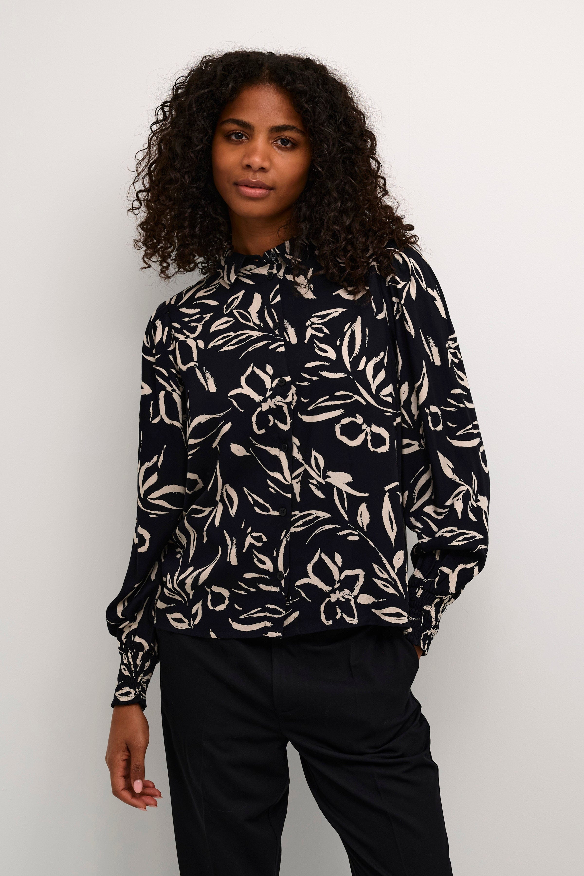 Kaffe Forrest Printed Shirt - Black/Sand Painted Flower