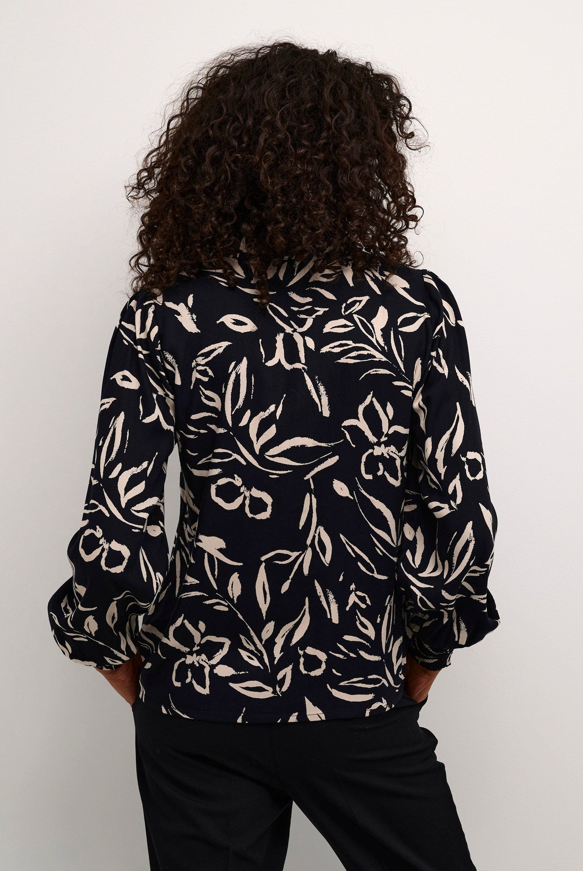 Kaffe Forrest Printed Shirt - Black/Sand Painted Flower