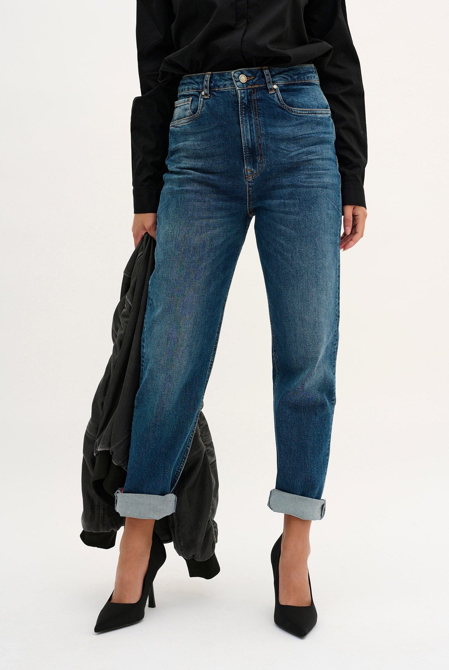 My Essential Wardrobe The Celina Extra High Waist Straight Jean - Medium Blue Retro Wash