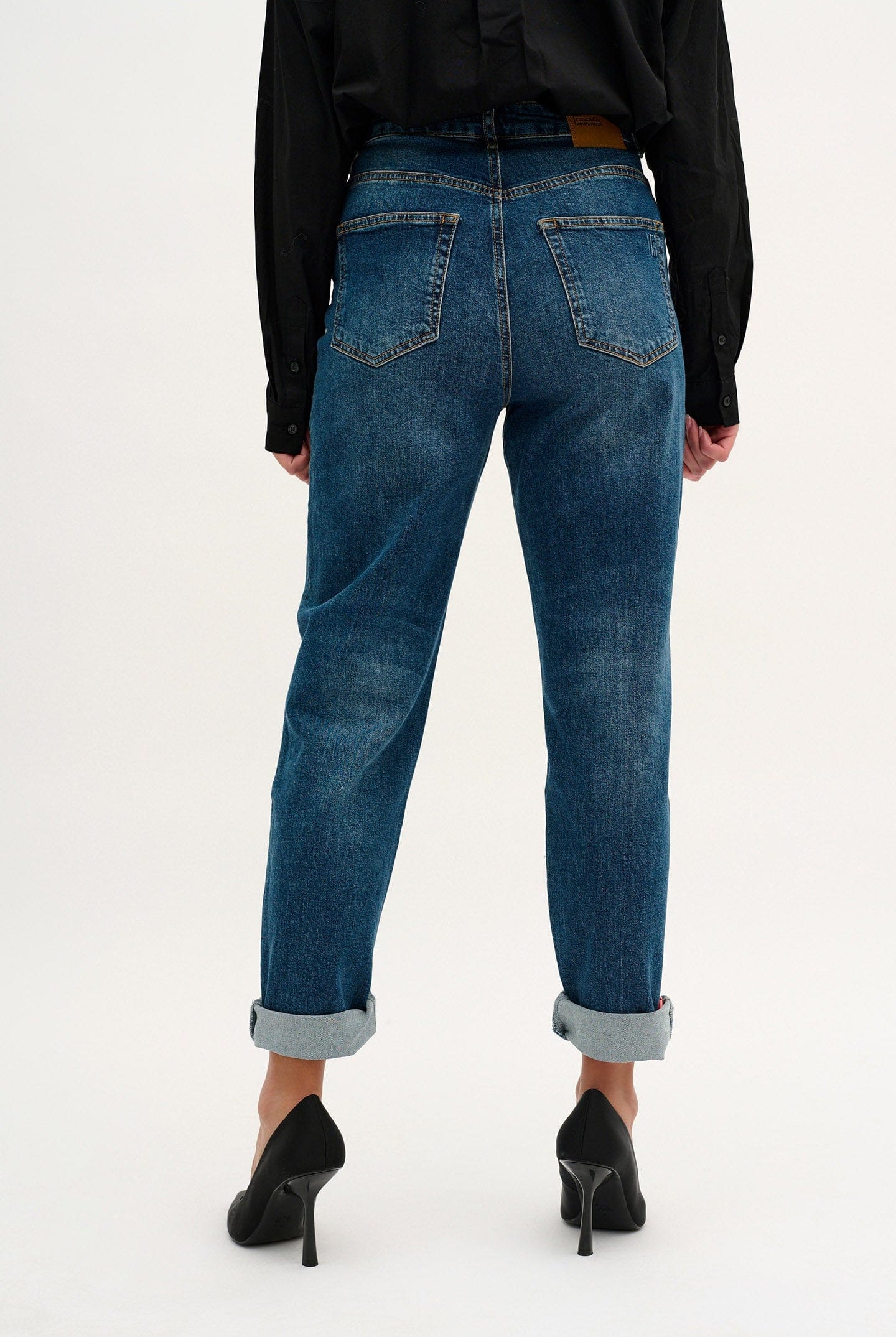 My Essential Wardrobe The Celina Extra High Waist Straight Jean - Medium Blue Retro Wash