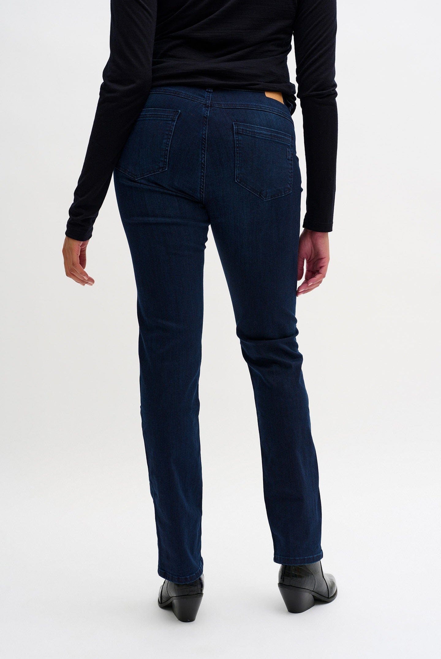 My Essential Wardrobe The Celina High Waist Straight Jean - Dark Blue Wash