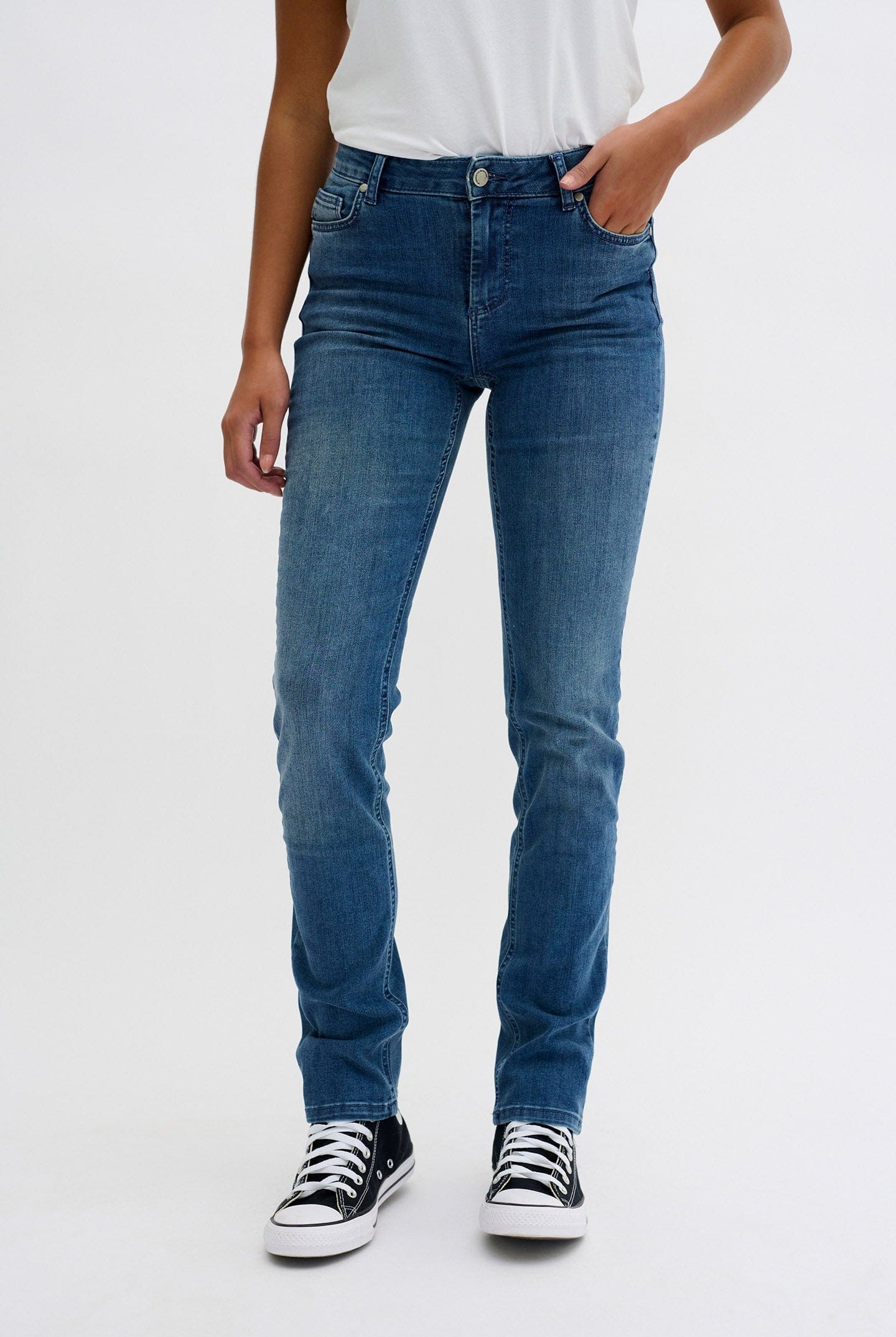 My Essential Wardrobe The Celina High Waist Straight Jean - Medium Blue Vintage Wash