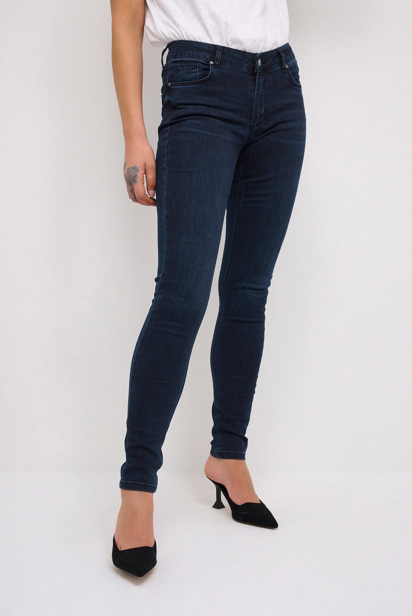 My Essential Wardrobe The Celina Slim Jean - Dark Blue Wash