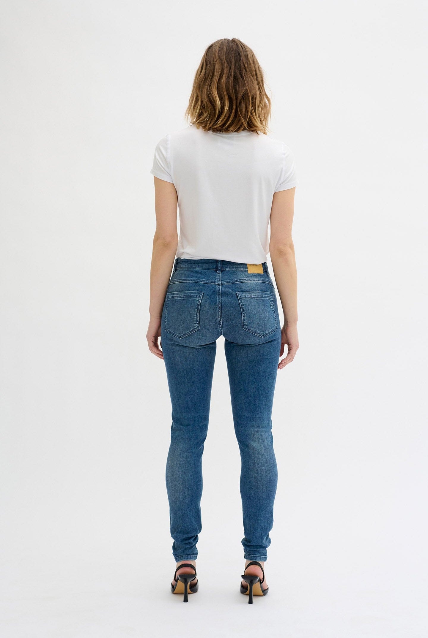 My Essential Wardrobe The Celina Slim Jean - Medium Blue Vintage Wash