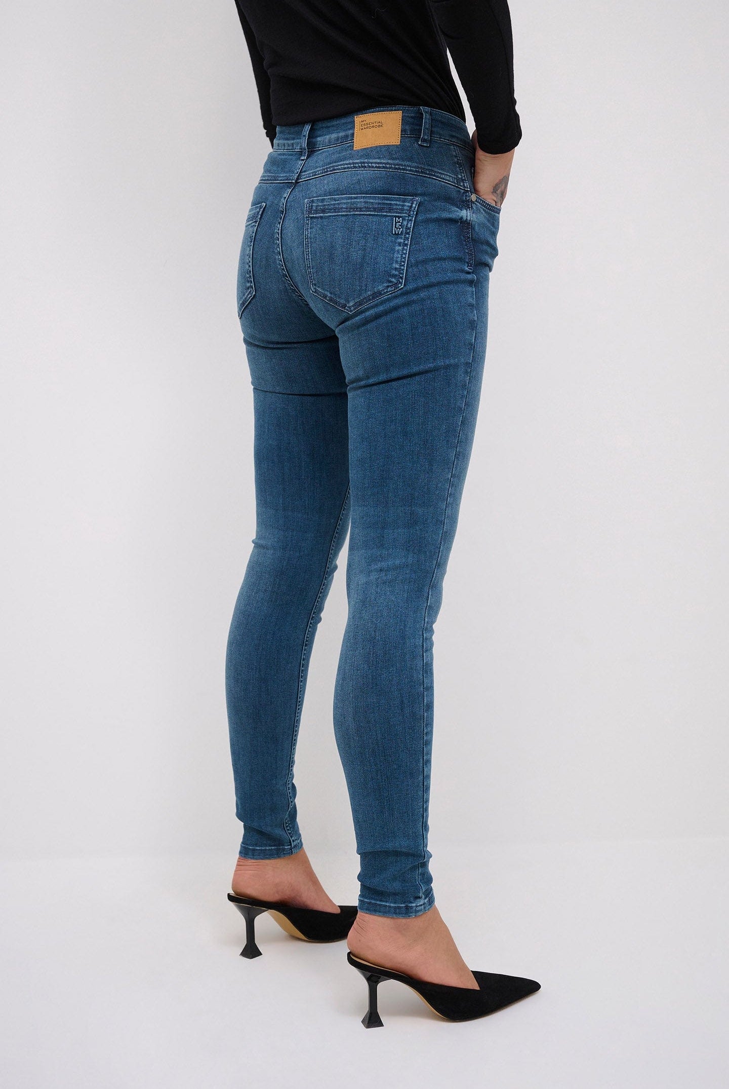 My Essential Wardrobe The Celina Slim Jean - Medium Blue Vintage Wash