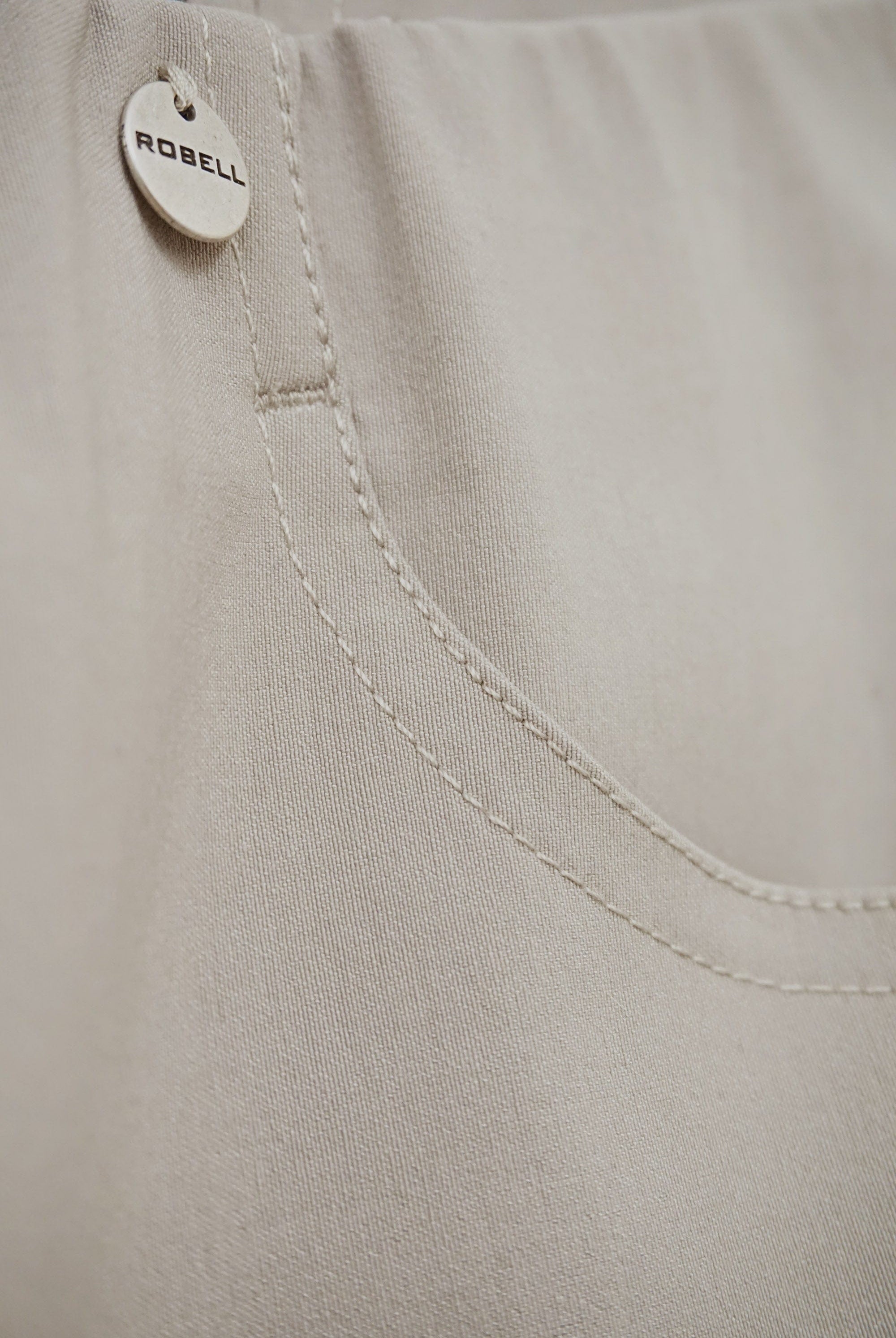 Robell Bella P 07 Cropped Trousers - Sand