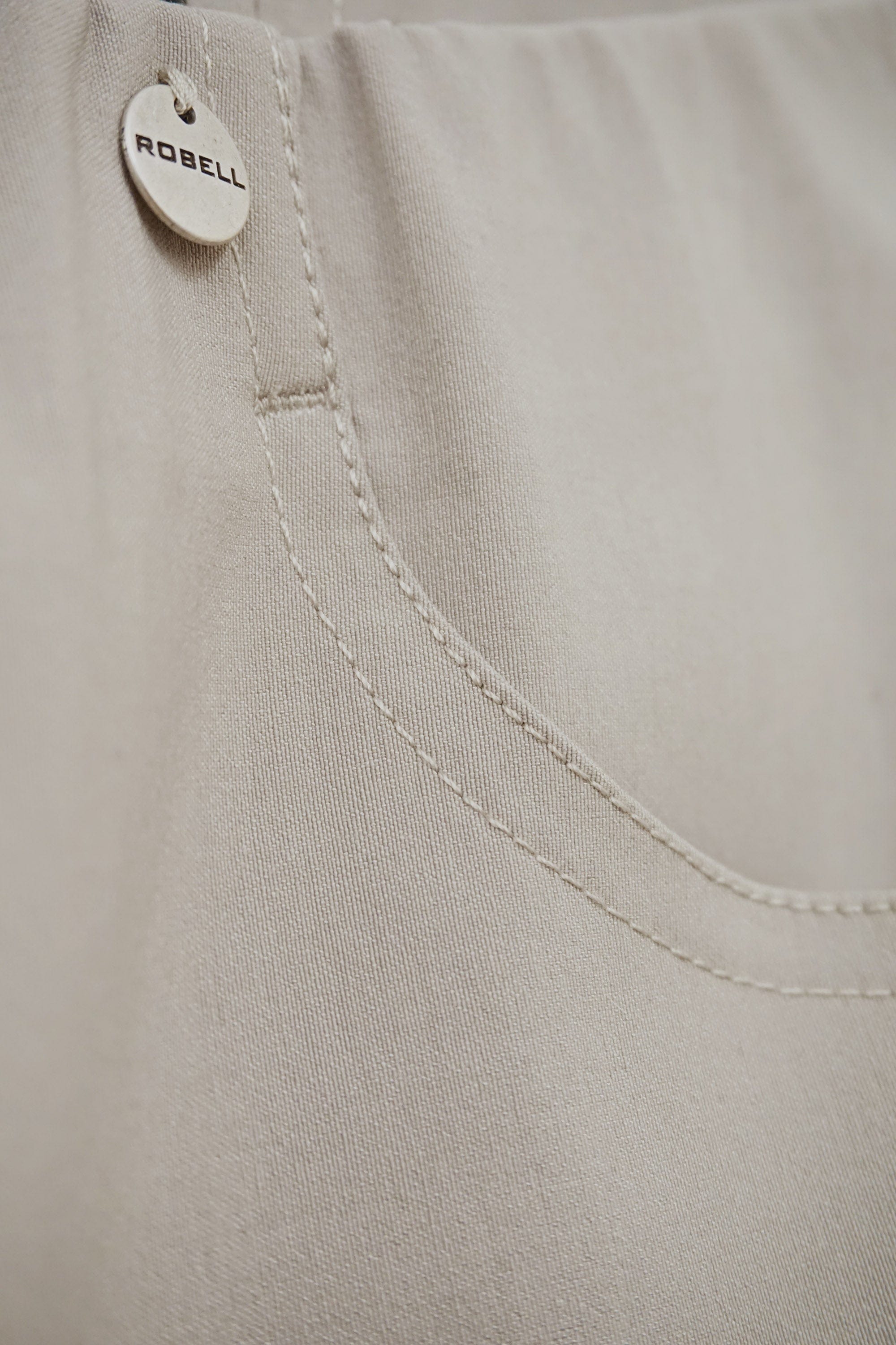 Robell Bella P 07 Cropped Trousers - Sand