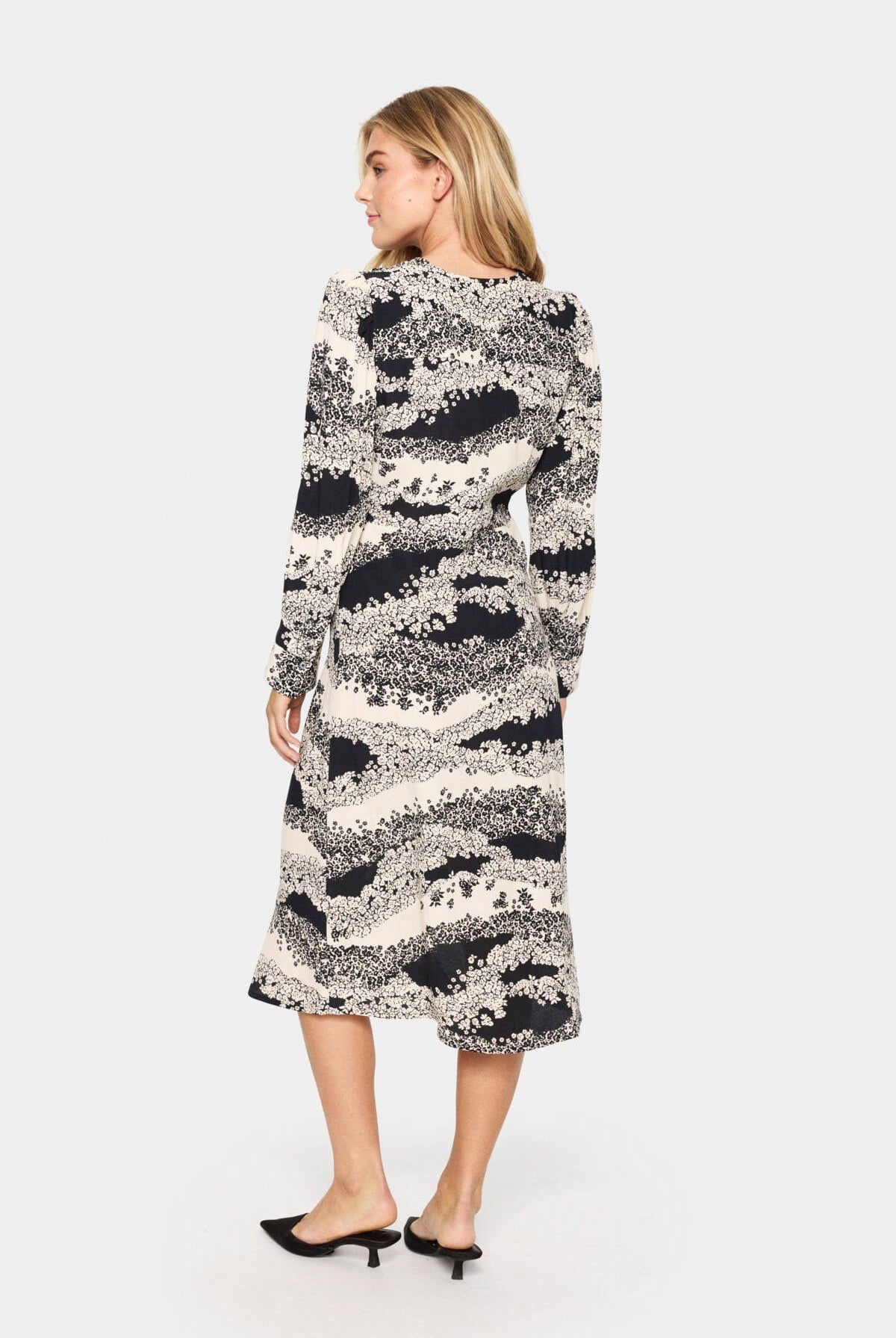 Saint Tropez Iselin Printed Dress - Black Wavy Flowers