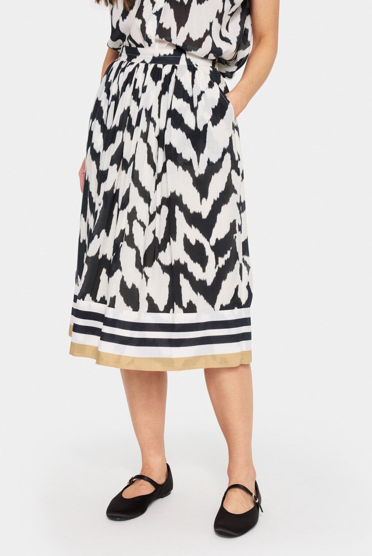 Saint Tropez Kelsie Printed Skirt - Black Monochrome Strokes