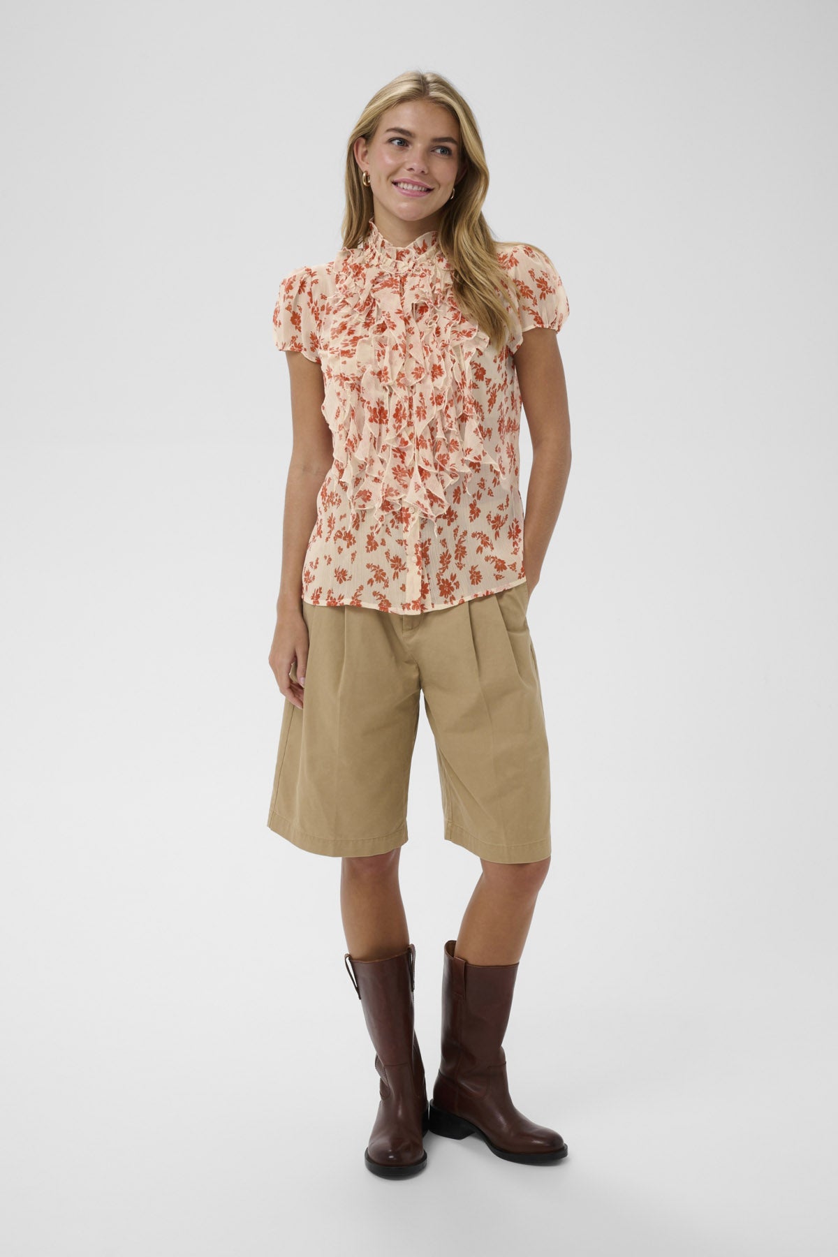 Saint Tropez Lilja Ruffle Blouse- Seedpearl Valiant Daisy