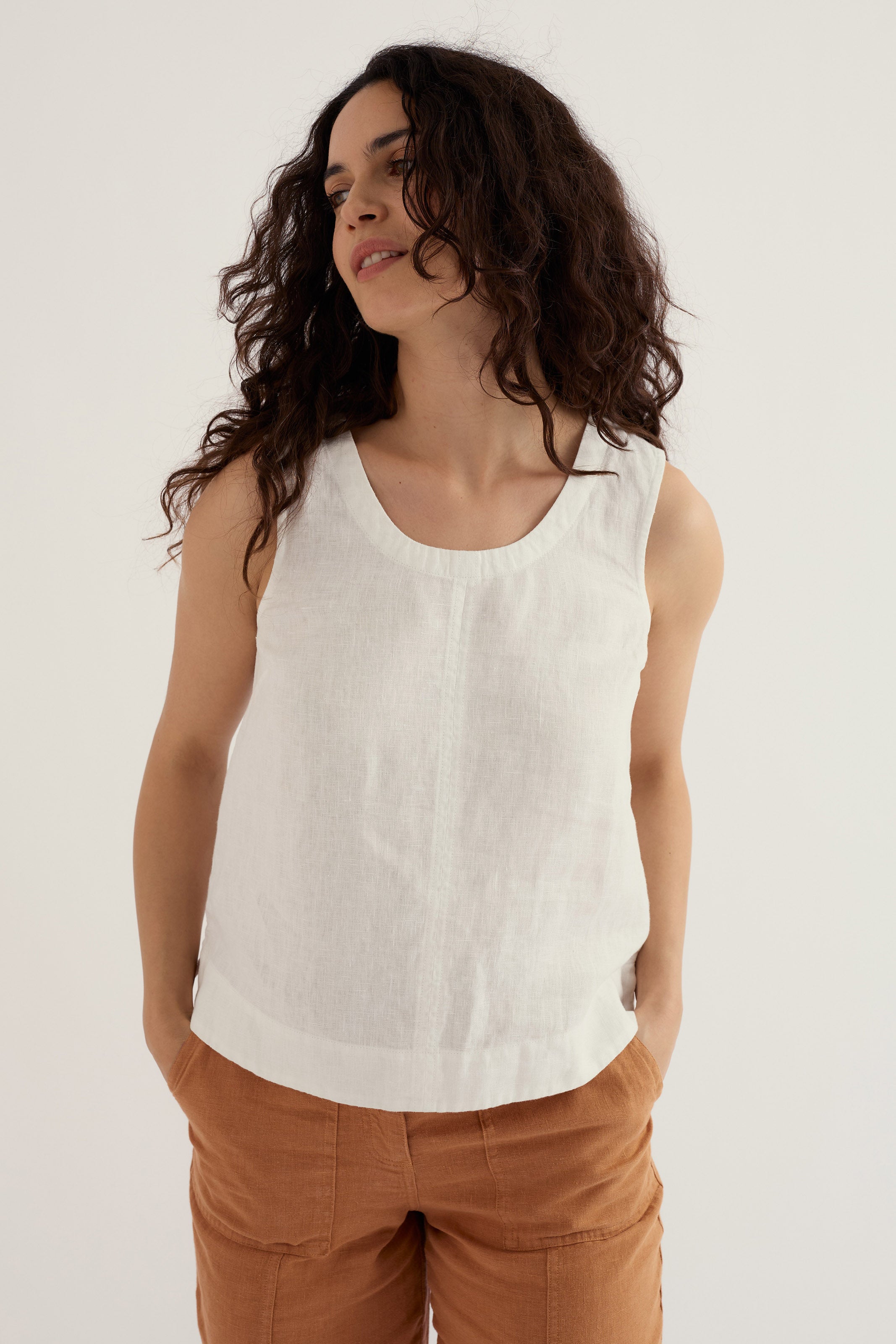 Seasalt Lighthouse Station Vest - Chalk