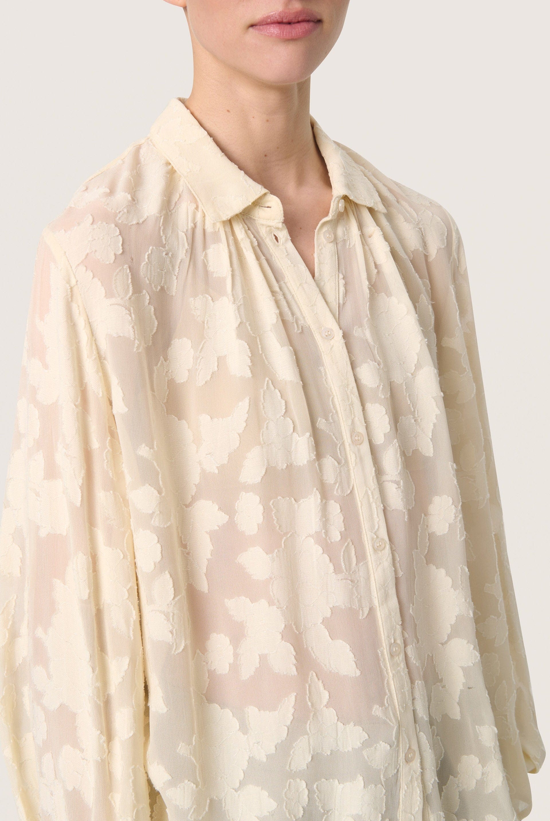 Soaked in Luxury Felisia Jacquard Shirt - Sandshell
