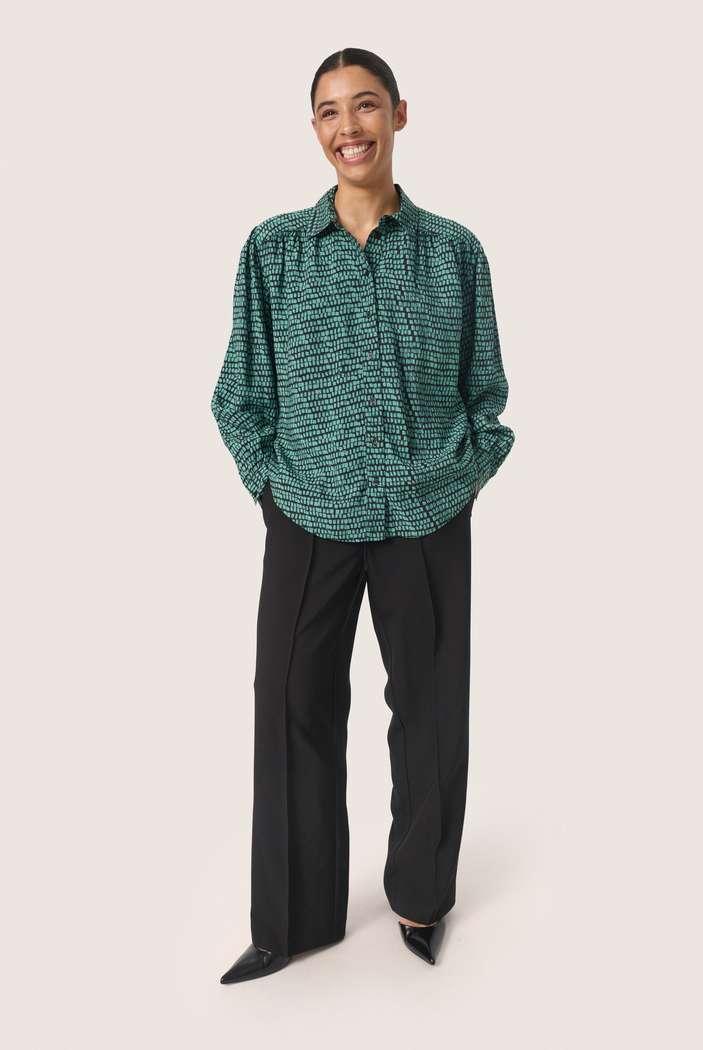 Soaked in Luxury Makena Ebba Printed Shirt - Bottle Green Square Print