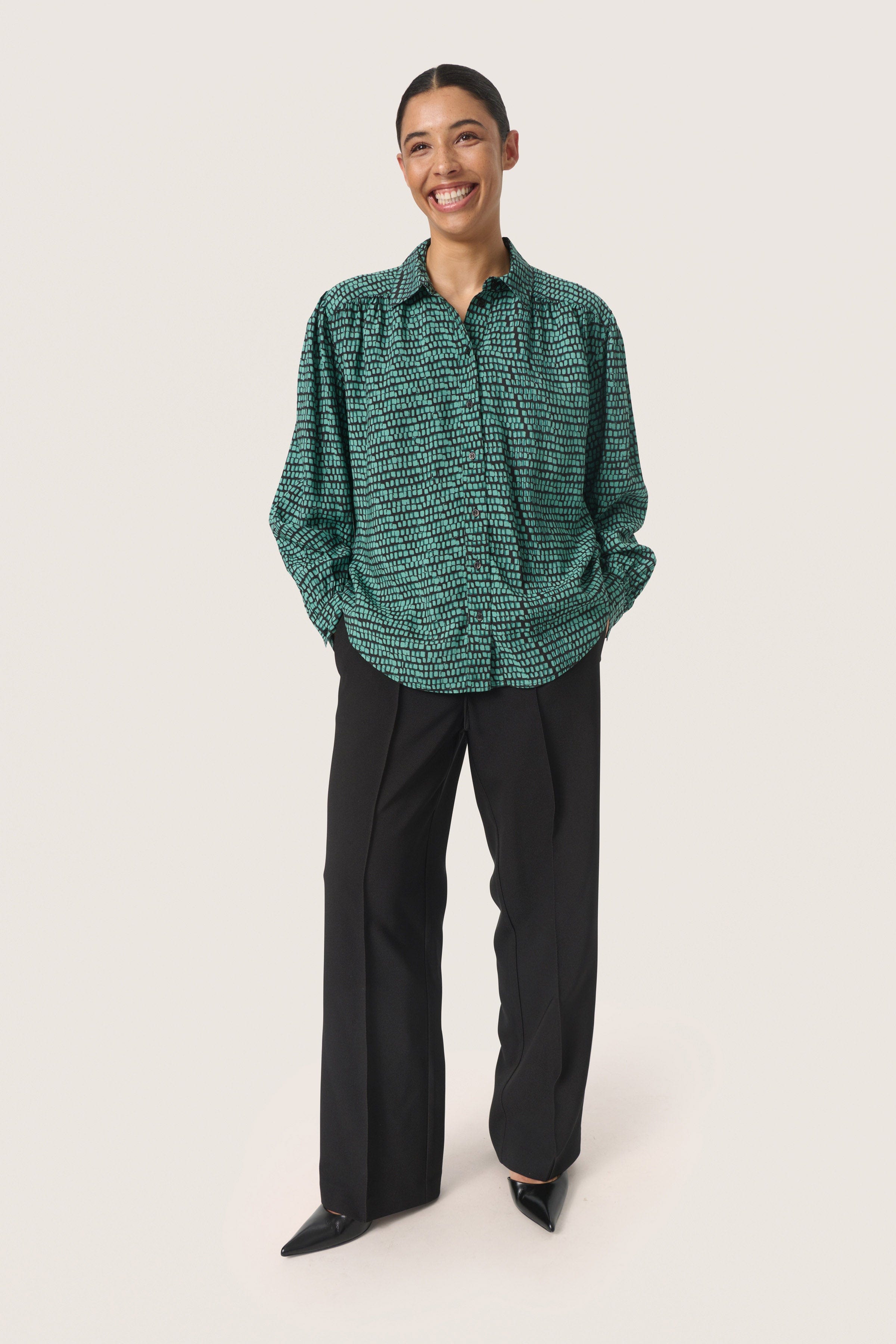 Soaked in Luxury Makena Ebba Printed Shirt - Bottle Green Square Print