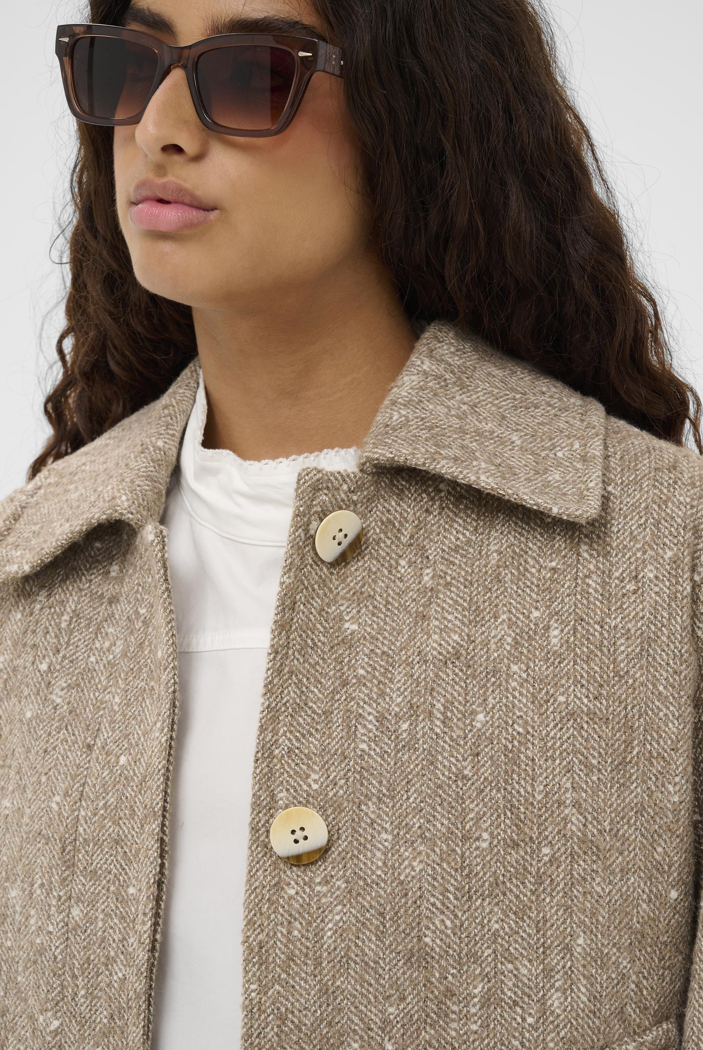 Soaked in Luxury Oleia Short Jacket - Fossil/White Twill
