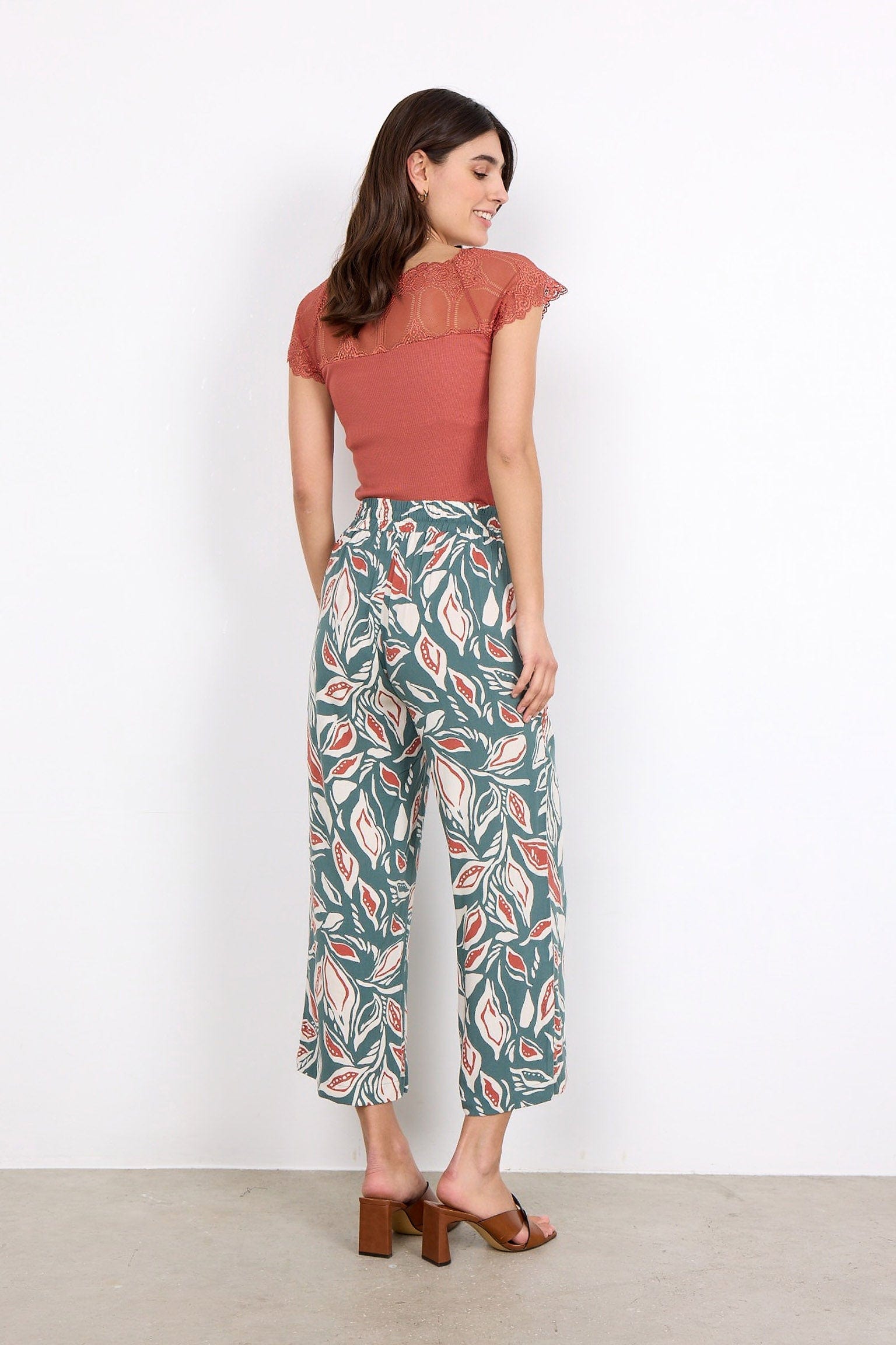 Soya Concept Leda Leaf Printed Elastic Waist Cropped Trousers - Shadow Green Combi