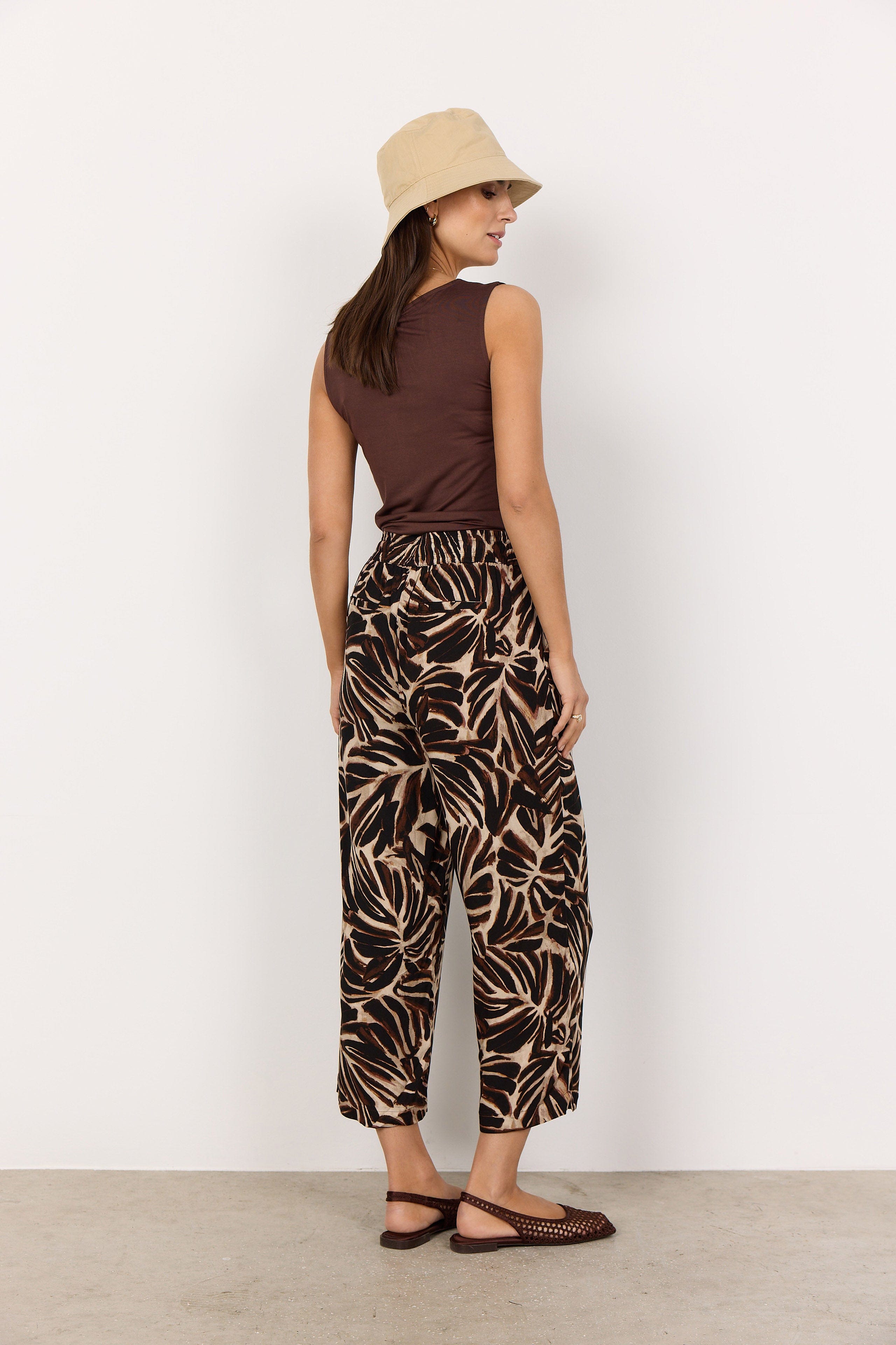 Soya Concept Roksana Leaf Print Cropped Trousers - Hot Fudge Combi