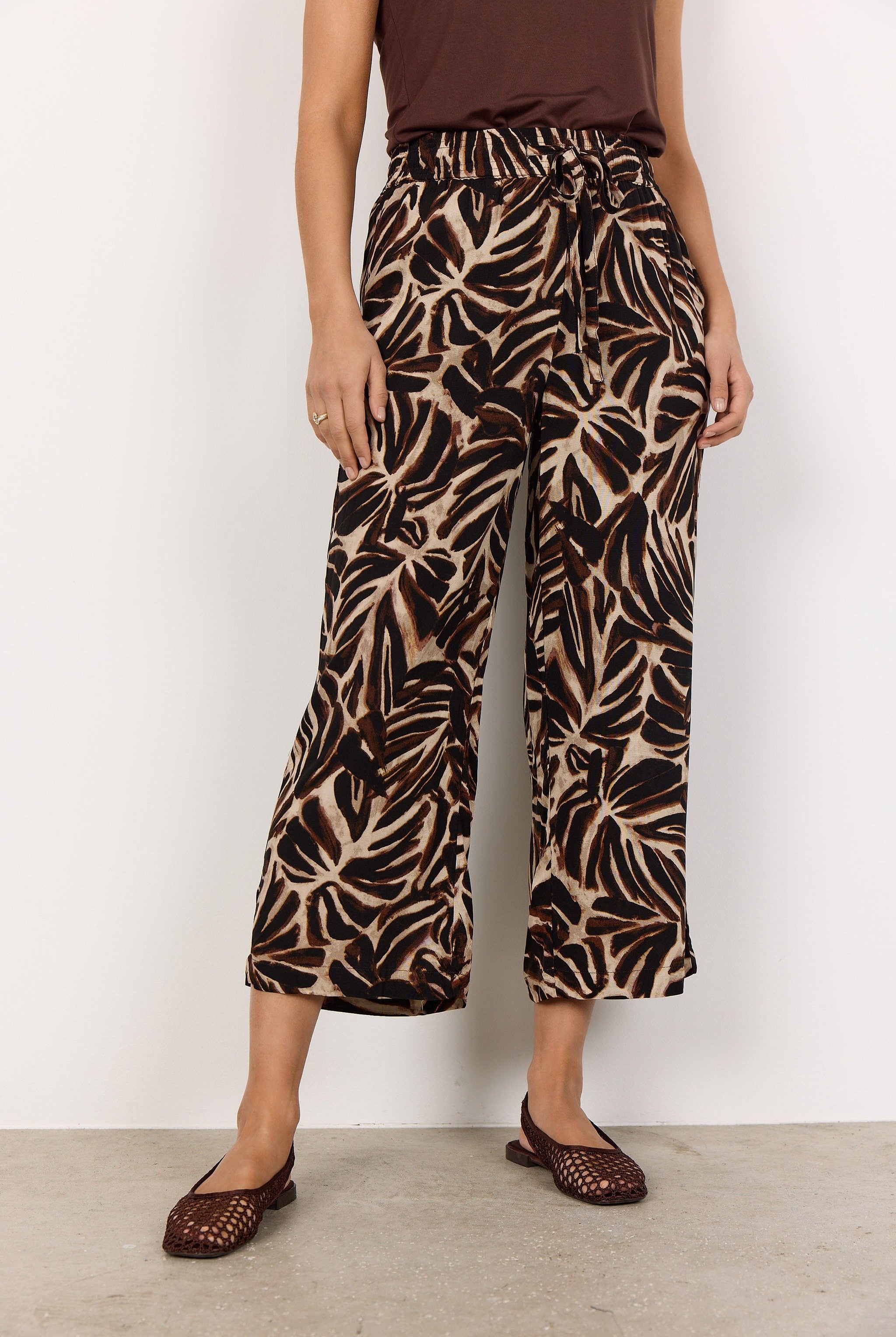 Soya Concept Roksana Leaf Print Cropped Trousers - Hot Fudge Combi