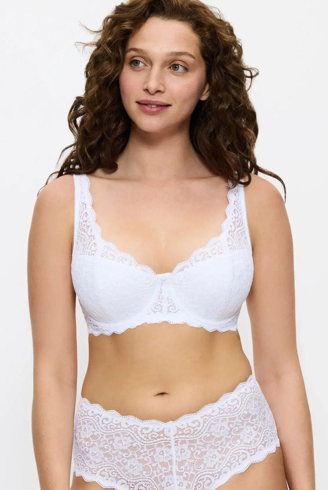 Triumph Amourette Wired + Padded Lace Bra - White