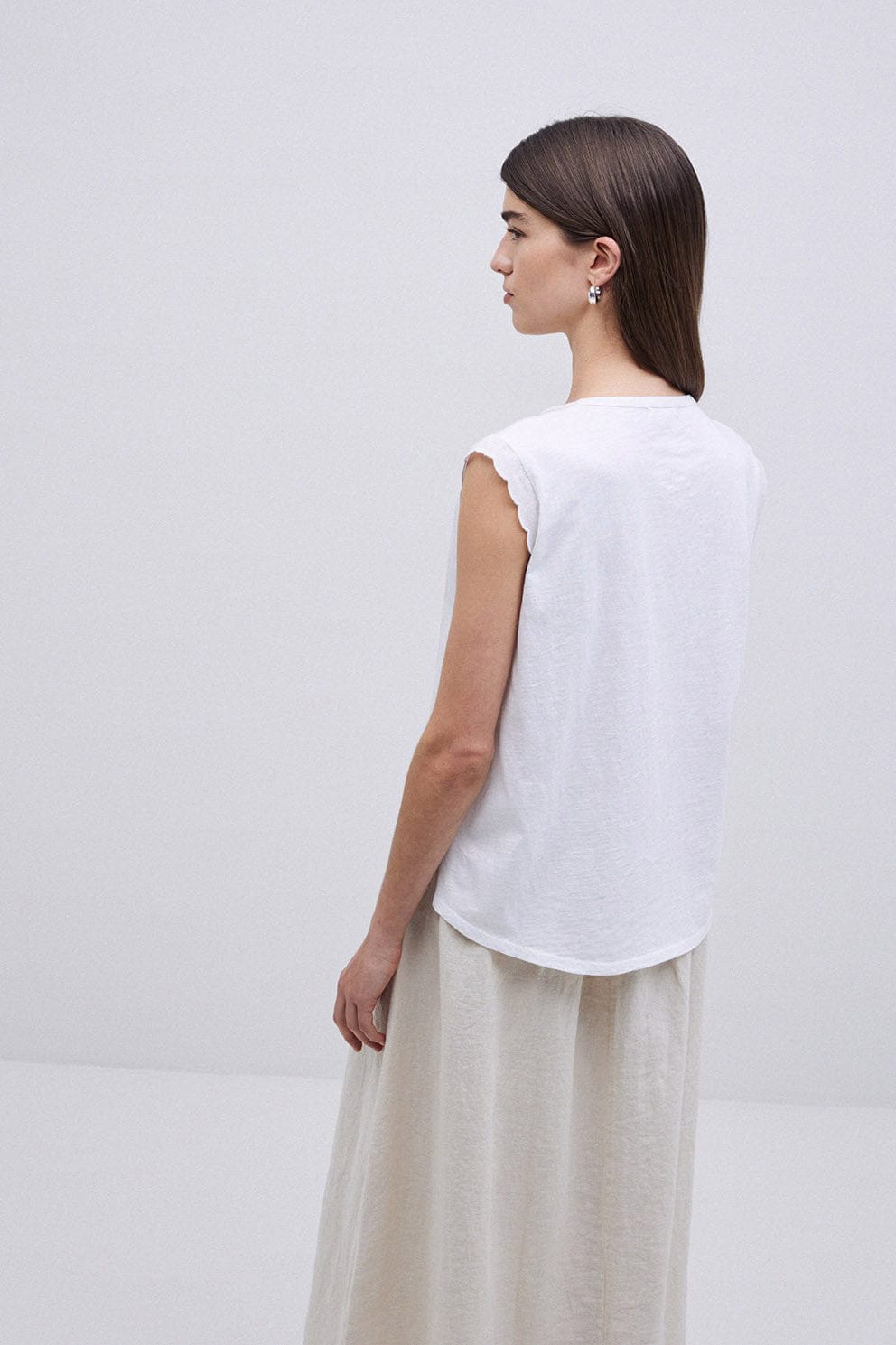 Yerse Claudie Cotton/Linen Sleeveless Top - White