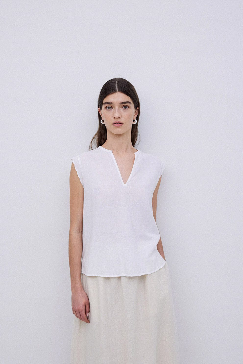 Yerse Claudie Cotton/Linen Sleeveless Top - White