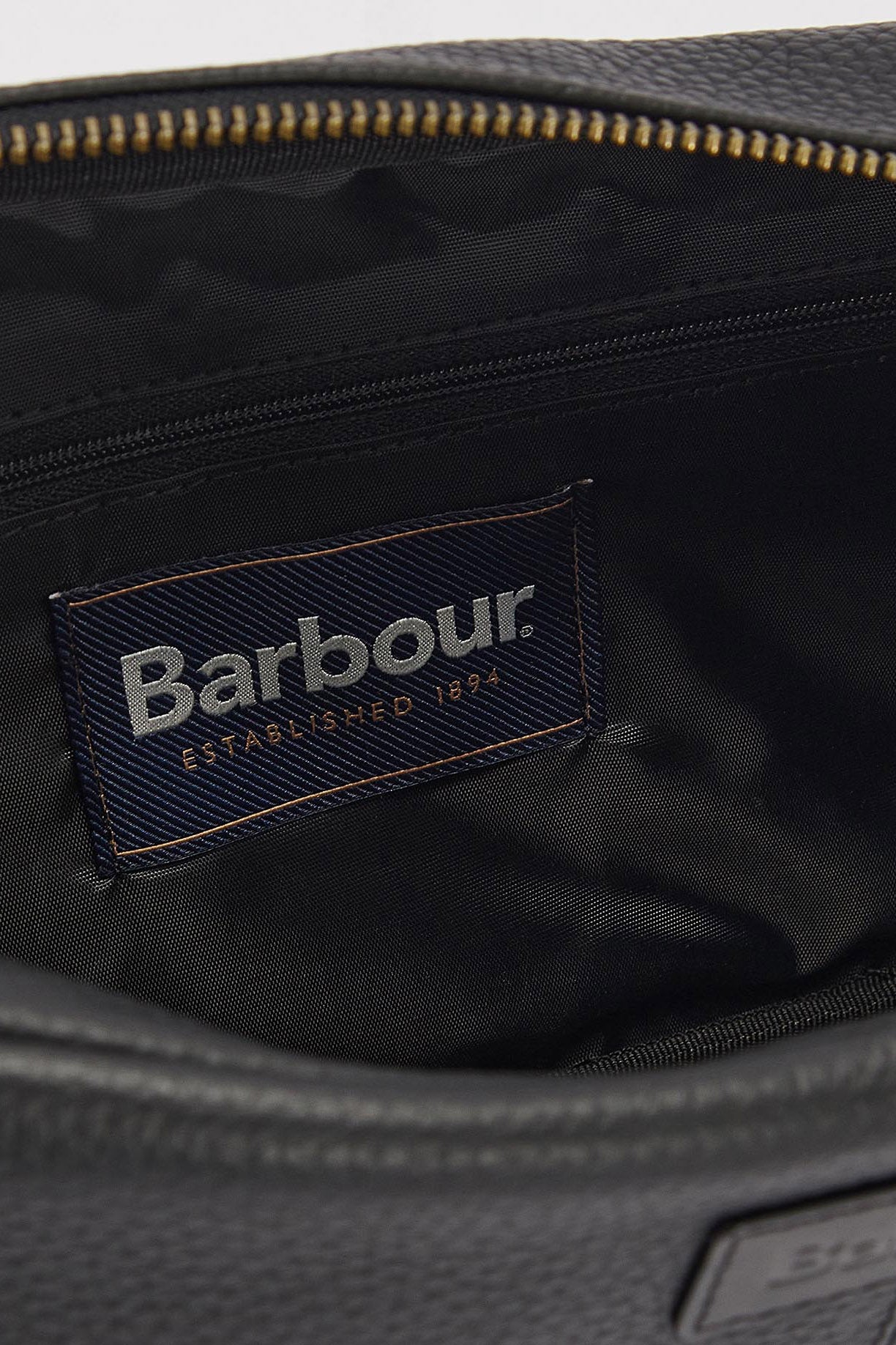 Barbour Highgate Leather Washbag - Black MAC0422_BK11_OS