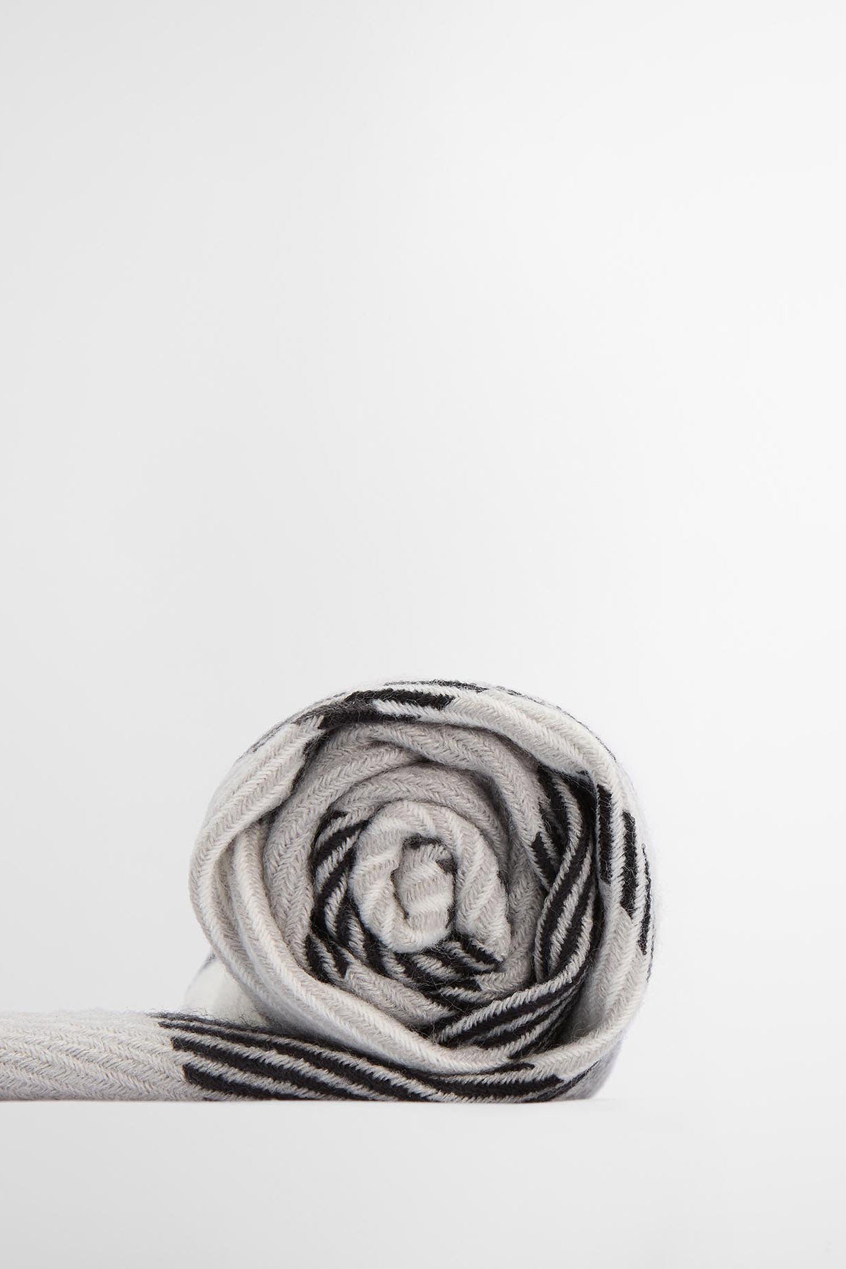 Barbour Pendle Beanie & Blair Scarf Gift Set - Monochrome LGS0094_GY31_OS