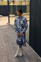 Kaffe Victoria Shirt Midi Dress - Black/Blue Graphic Strokes