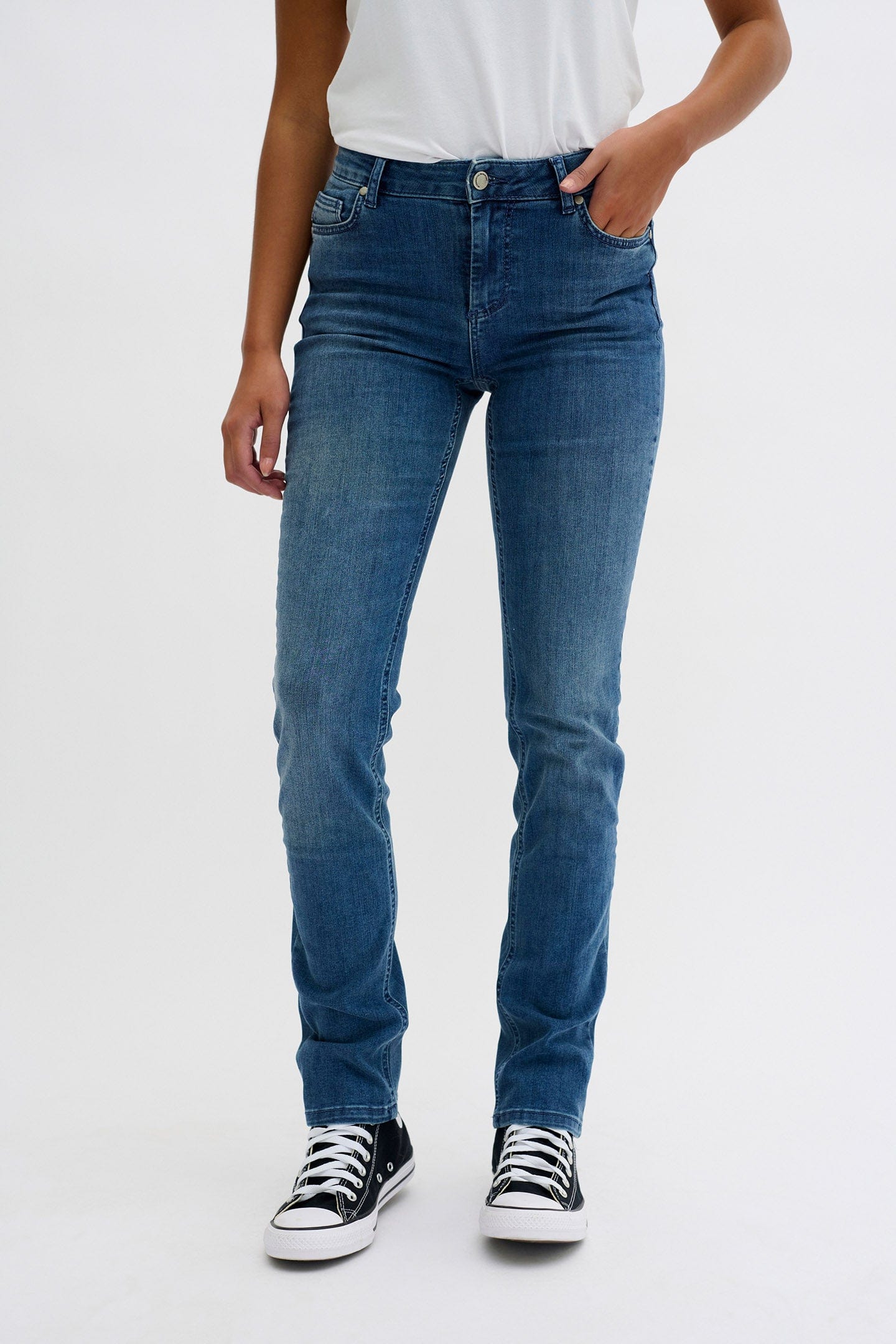 My Essential Wardrobe The Celina High Waist Straight Jean - Medium Blue Vintage Wash