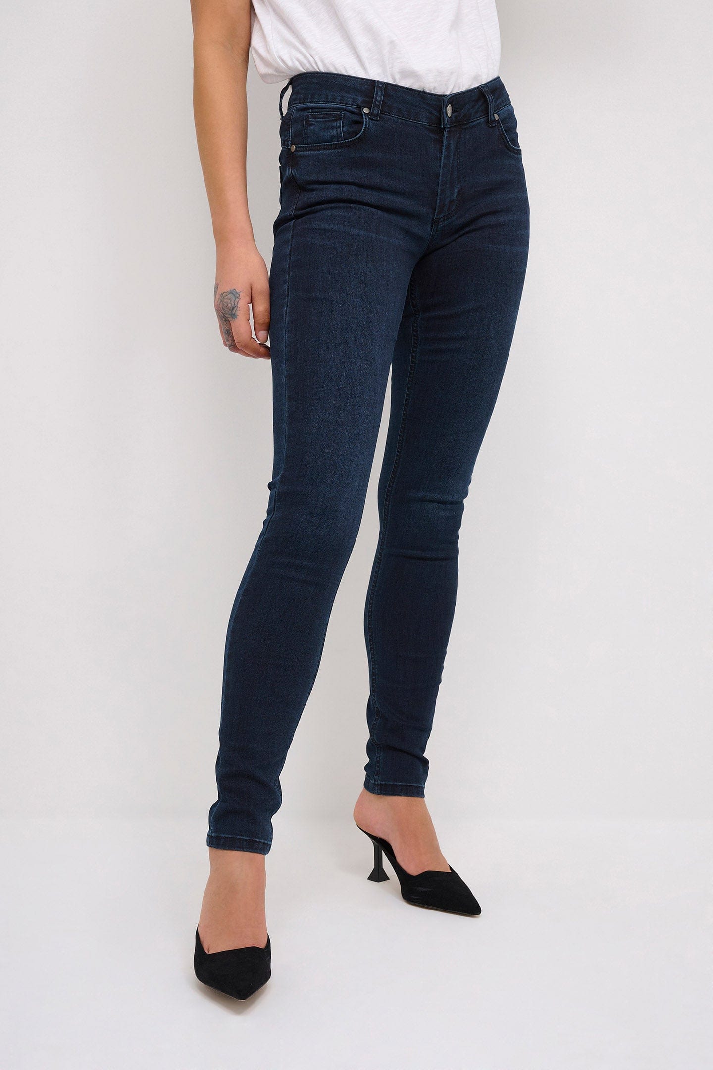 My Essential Wardrobe The Celina Slim Jean - Dark Blue Wash