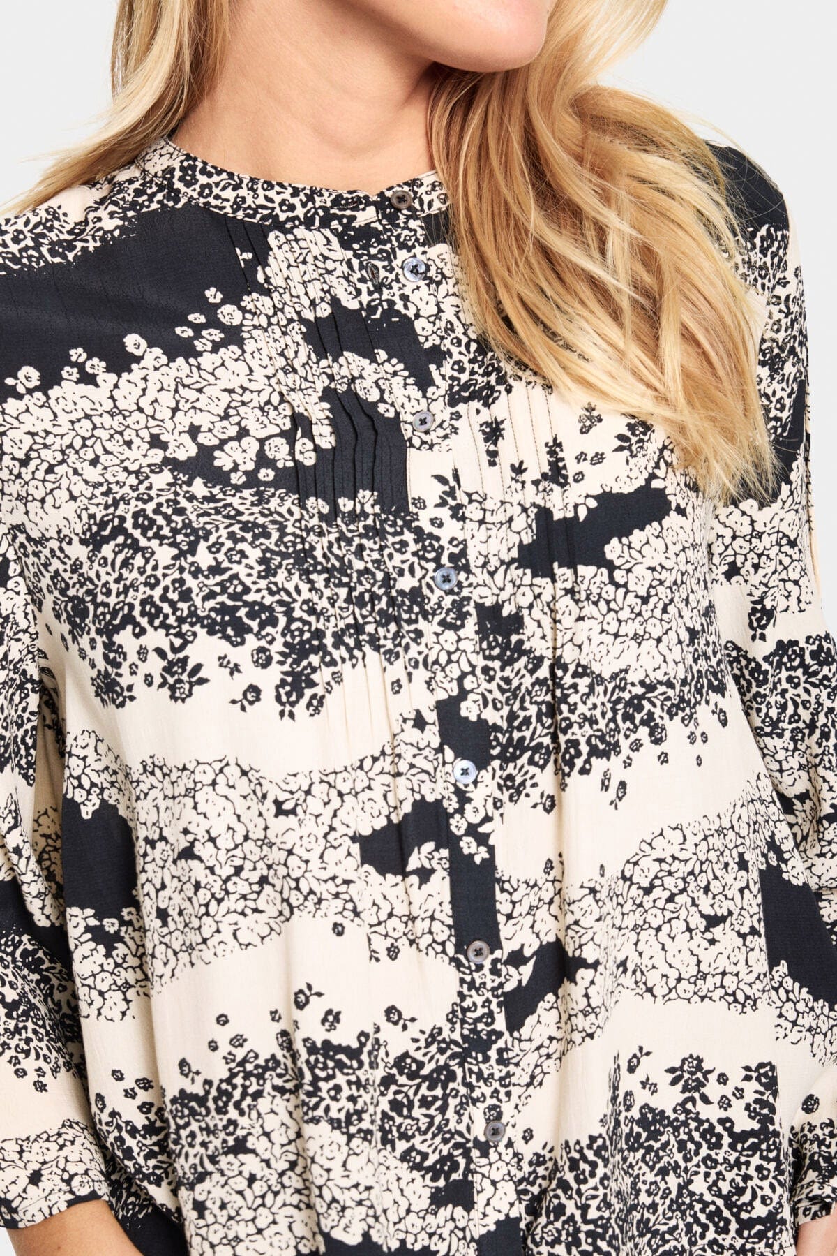 Saint Tropez Iselin Printed Shirt - Black Wavy Flowers