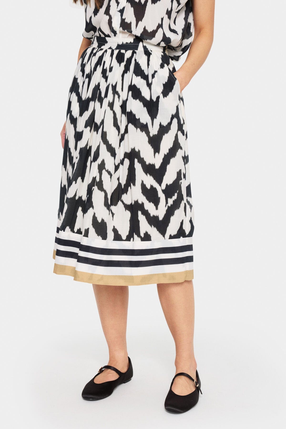 Saint Tropez Kelsie Printed Skirt - Black Monochrome Strokes