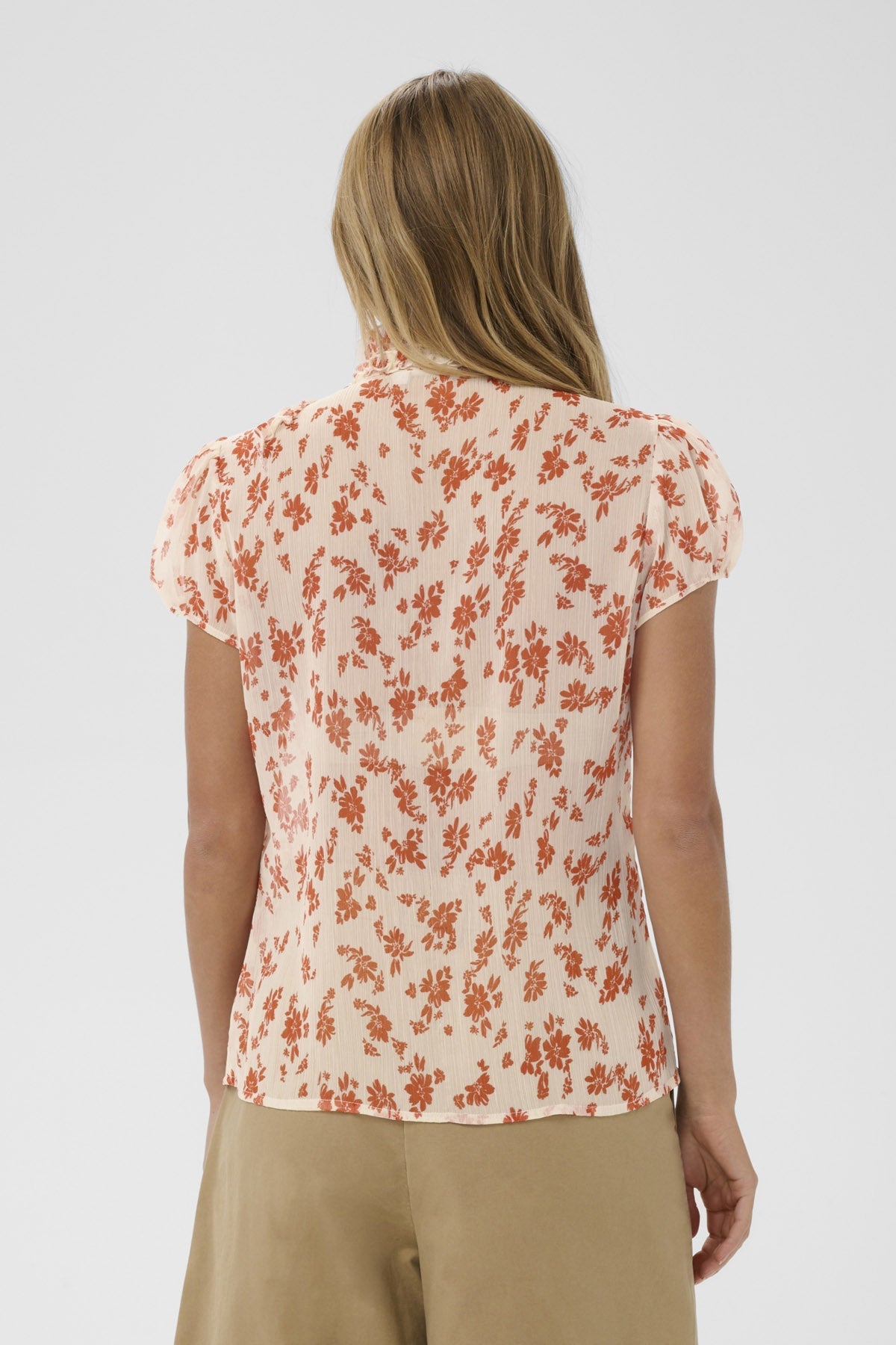 Saint Tropez Lilja Ruffle Blouse- Seedpearl Valiant Daisy