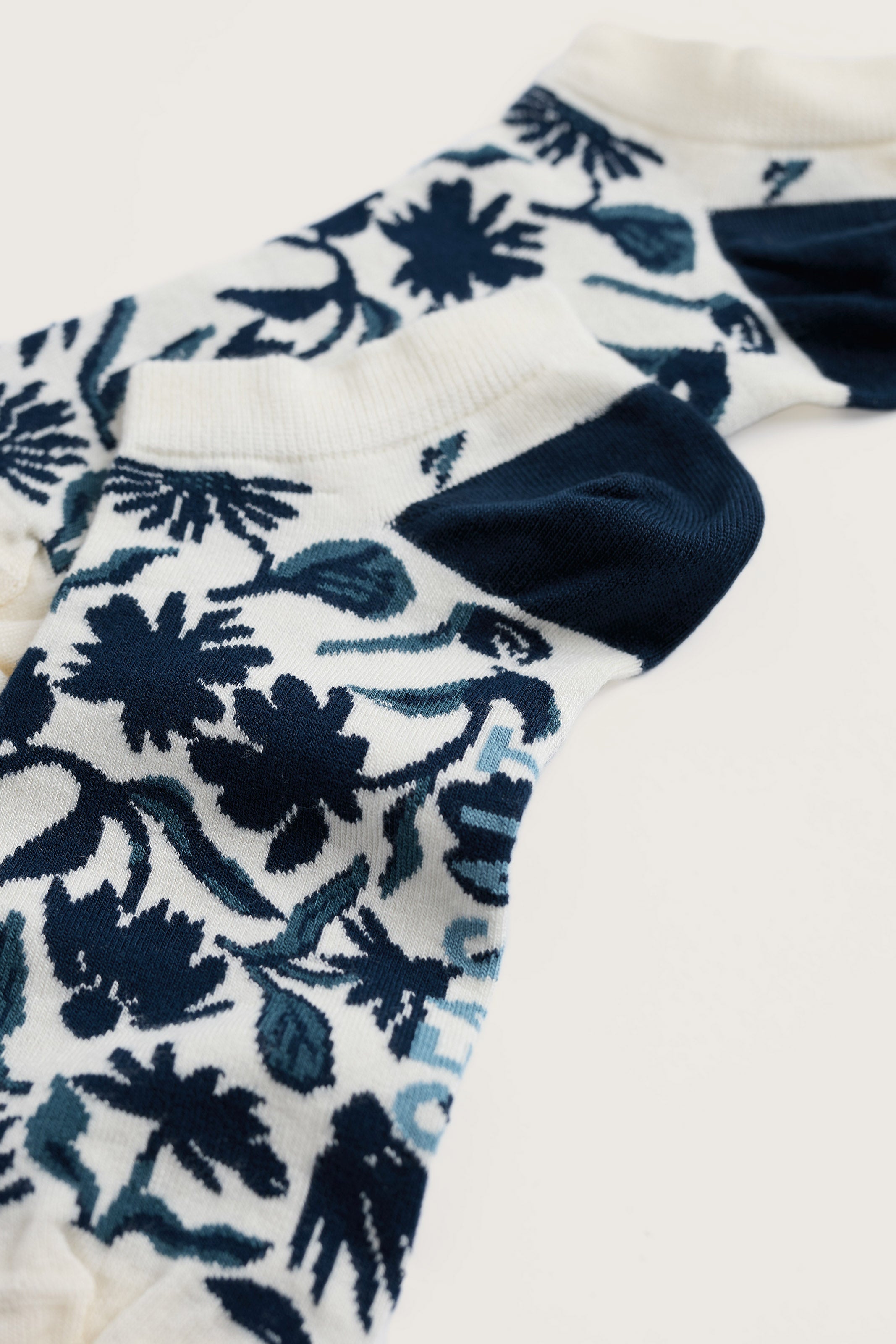 Seasalt Bamboo Arty Trainer Socks - Inked Flowers Ocean Drift B-AC17152_37629_OS