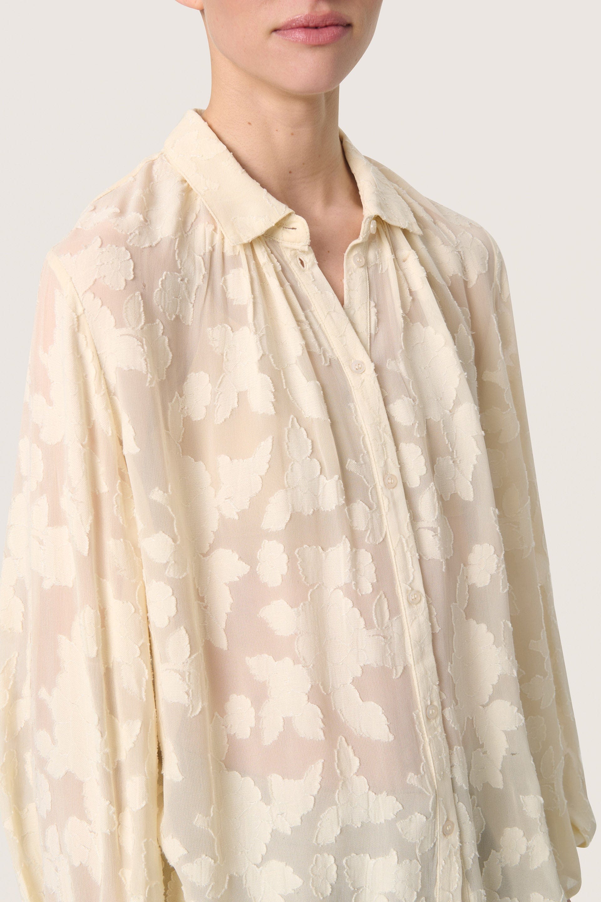 Soaked in Luxury Felisia Jacquard Shirt - Sandshell