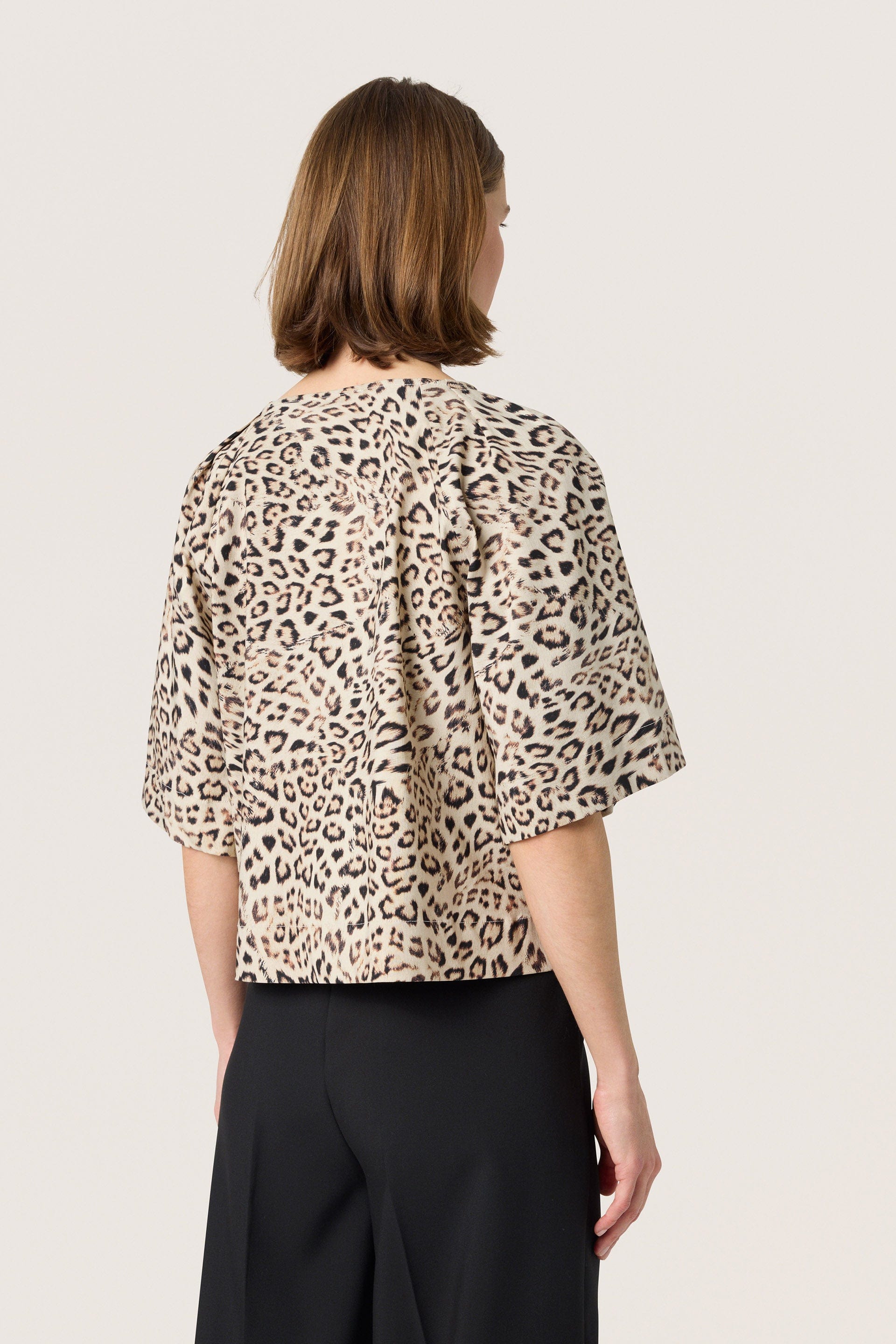Soaked in Luxury Jalina Blouse - Leopard Print
