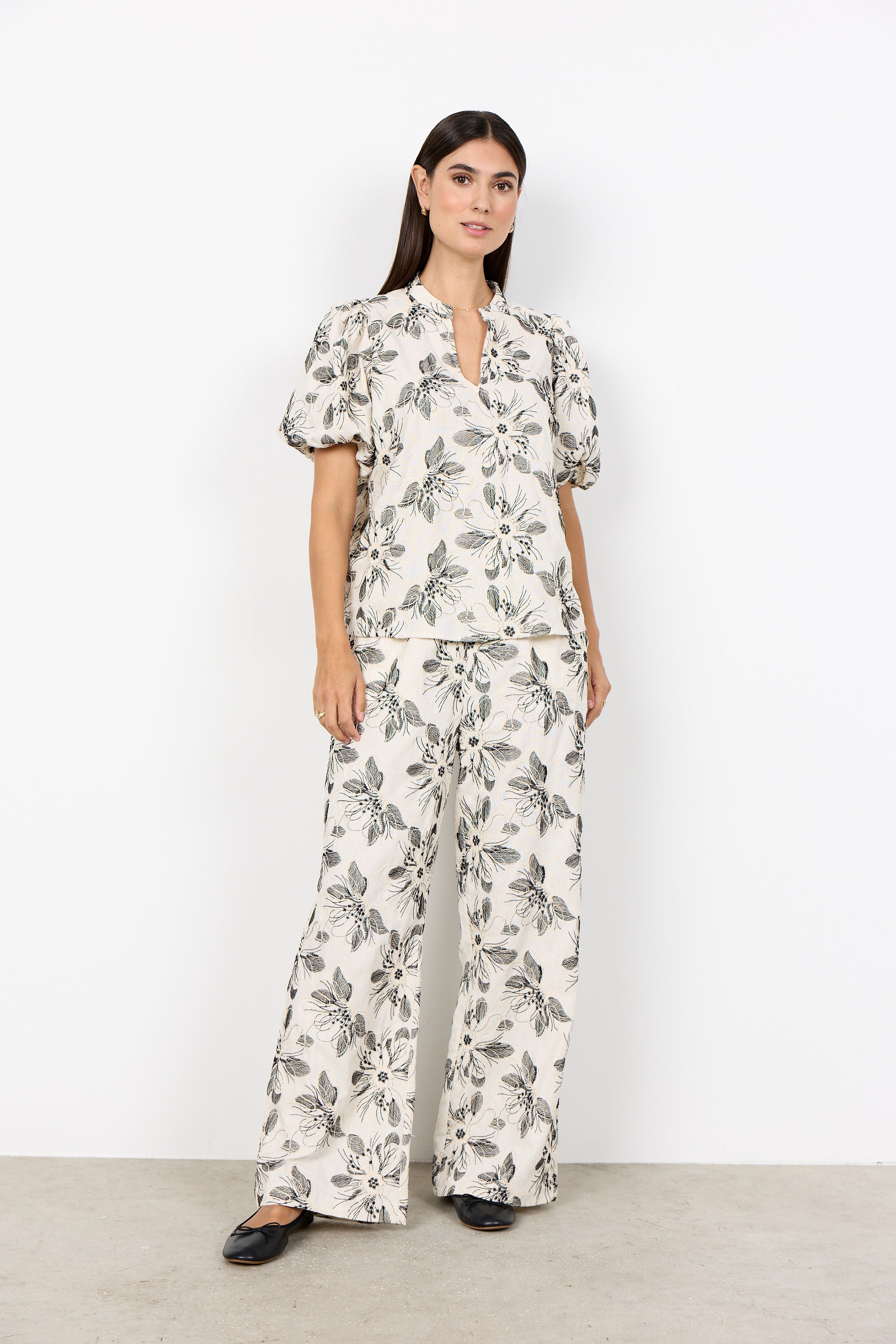 Soya Concept Gabriele Monochrome Floral Blouse - Cream Combi
