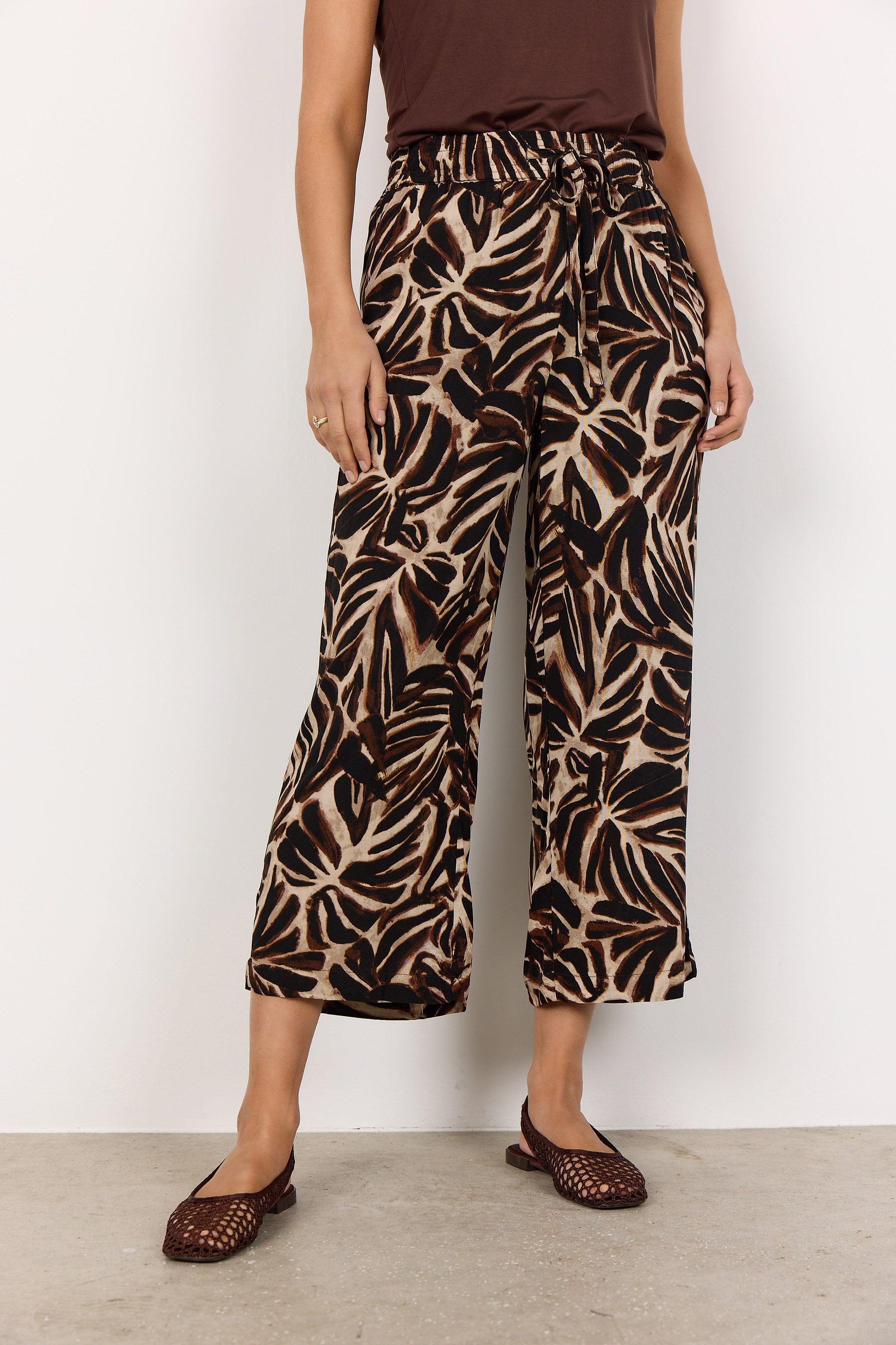 Soya Concept Roksana Leaf Print Cropped Trousers - Hot Fudge Combi