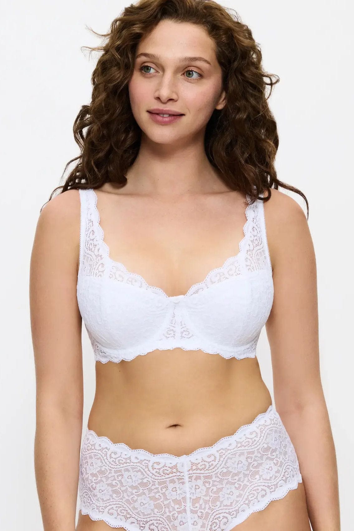 Triumph Amourette Wired + Padded Lace Bra - White